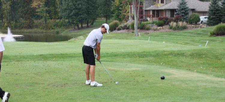 Men's Golf Continues To Lead at League Championship