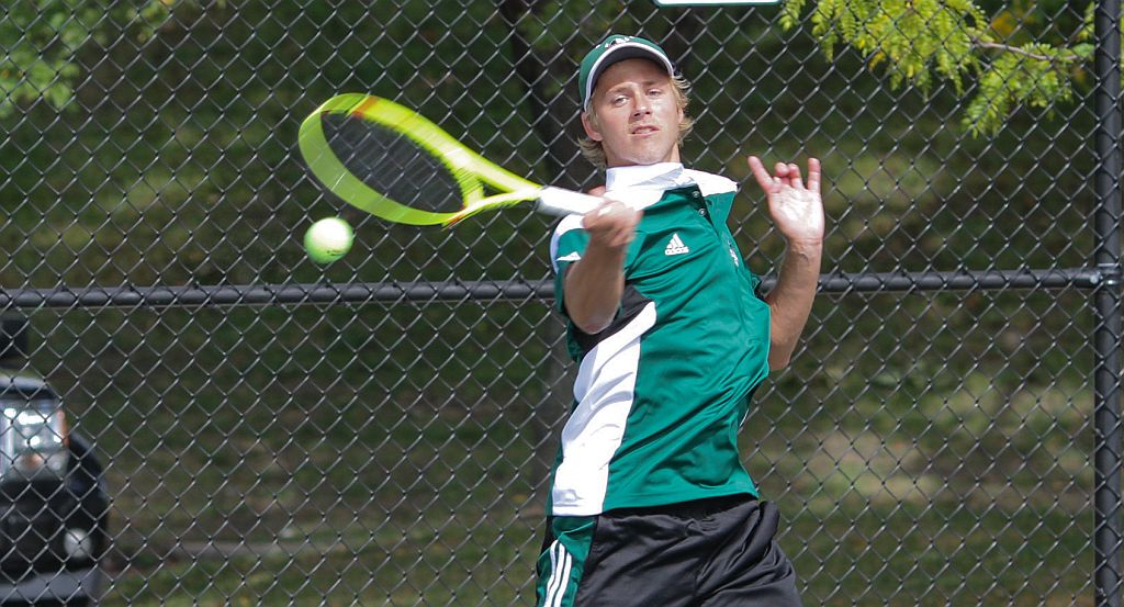 Slade & Malm Pick Up Singles Wins On First Day Of Wake Forest Invitational