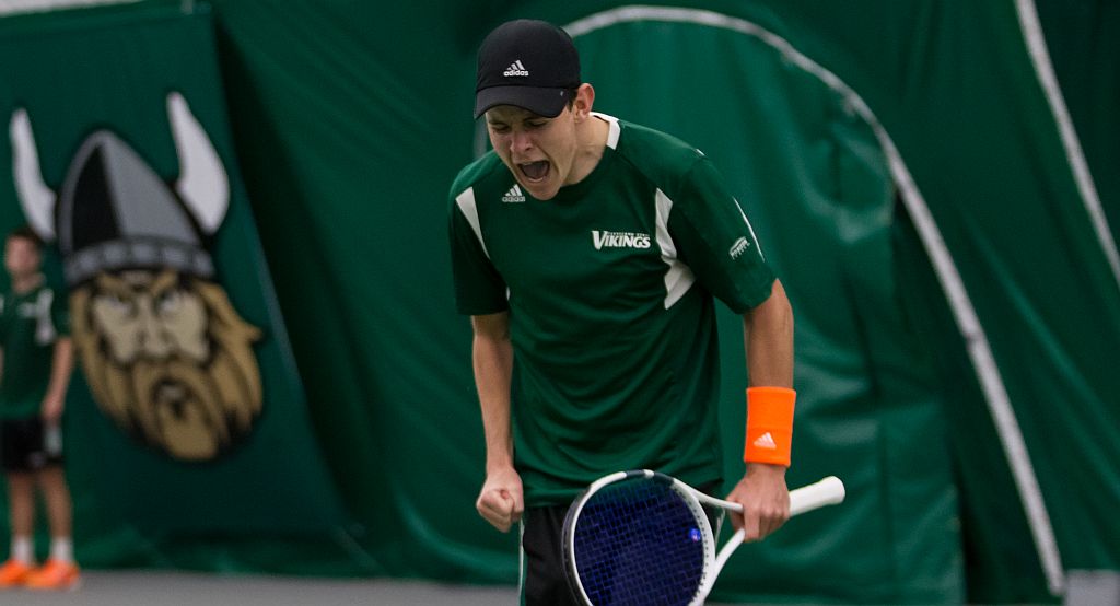 Vikings Advance To #HLMTEN Semifinals With 4-3 Victory Over Green Bay