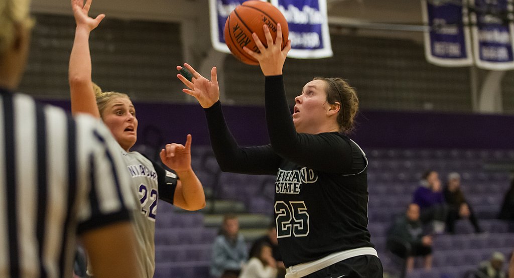 Voskuhl Double-Double Leads Vikings To 71-64 Victory Over Ohio