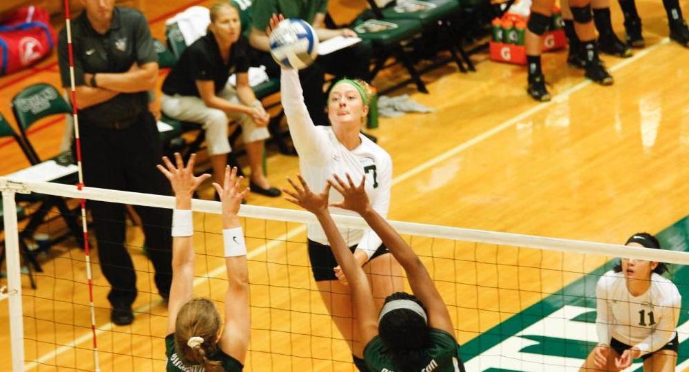 Volleyball Picks Up 3-0 Victory Over Milwaukee