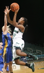 Shalonda Winton recorded her 100th career block at Loyola.