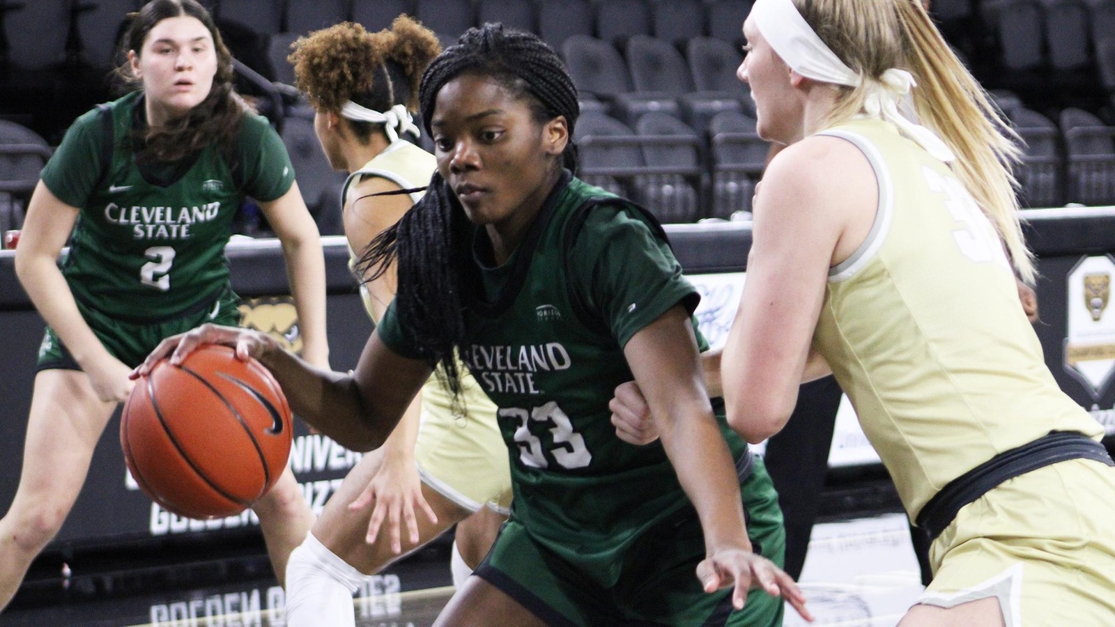 Dumas Double-Double Helps Women’s Basketball Pick Up 85-65 Victory At Oakland