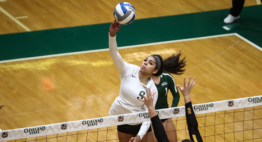 Volleyball Falls In Five-Set Match At UIC